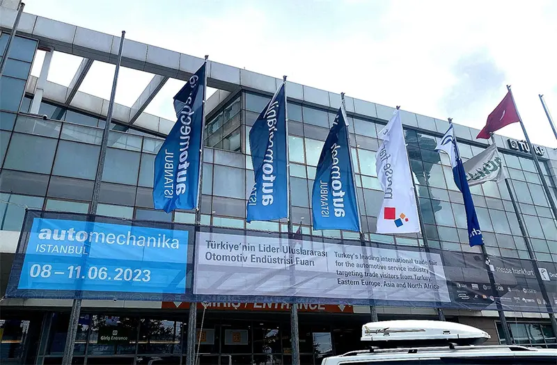 Phare de Luxfighter Car LED arrivant à Automécanka Istanbul 2023