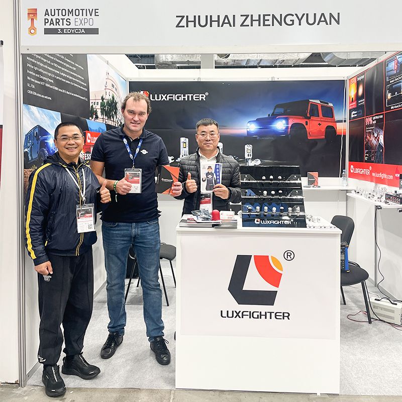 Le salon des phares et antibrouillards à LED LUXFIGHTER AUTOMOTIVE PARTS est largement salué
