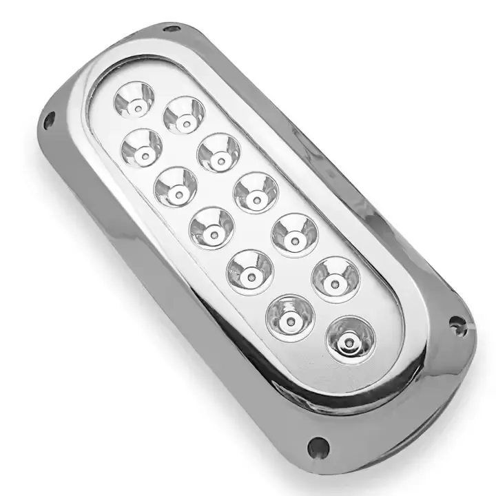 Lumière du bateau sous-marine
